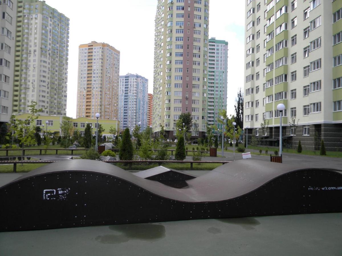 Appartement Квартира Парковые Озера à Kiev Extérieur photo